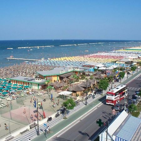 Hotel Fiamma Cesenatico Exterior photo